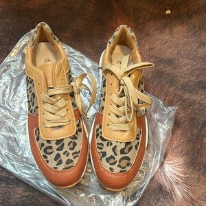 Unbranded leopard tennis/running shoe - 41+??